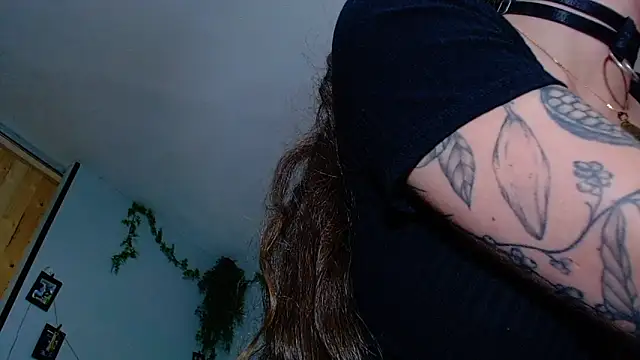 VickyJackson  online show from 10-23-25, 06:17