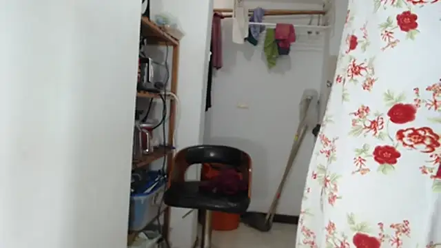 Snapshot of LiraRusso chatting on 11-30-25, 08:13 LiraRusso online show from 11-30-25, 08:13