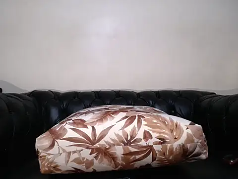 Snapshot of santa_queenn chatting on 05-12-26, 06:32 santa queenn online show from 05-12-26, 06:32
