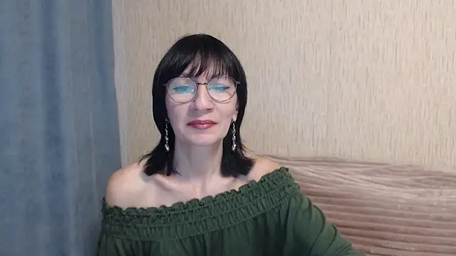 Erica95Bloom online show from 11-18-25, 10:52