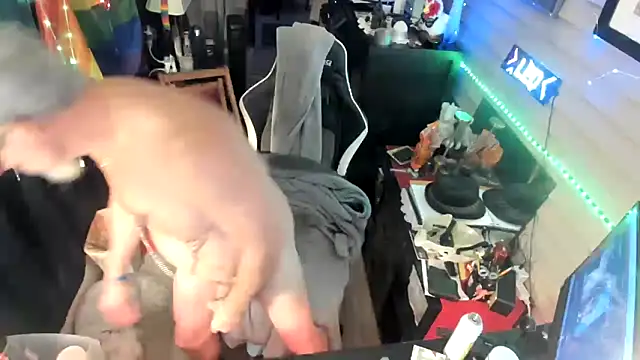 Snapshot of Daddysthick chatting on 11-01-25, 05:42 Daddysthick online show from 11-01-25, 05:42