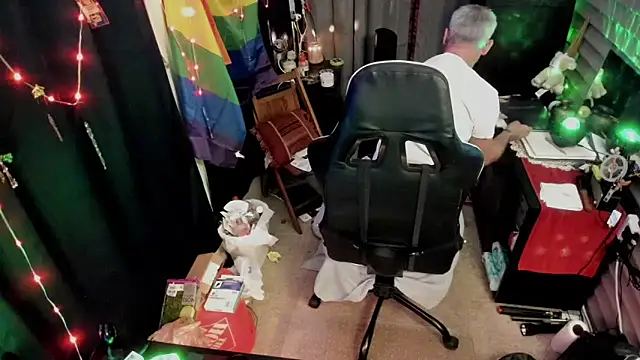 Snapshot of Daddysthick chatting on 12-01-25, 07:35 Daddysthick online show from 12-01-25, 07:35