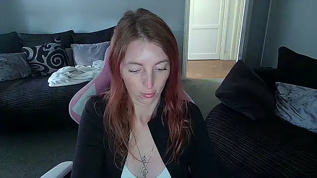 Red firesquirt online show from 04-14-26, 08:42