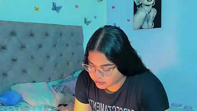 mabellfox online show from 12-28-24, 04:52