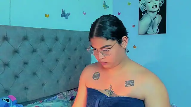 mabellfox online show from 12-29-24, 02:17