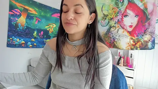 LovelyAzucena online show from 11-08-25, 02:39