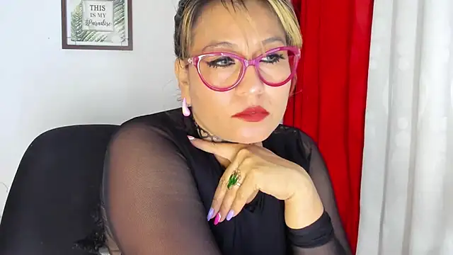 Snapshot of Victoria_Caruso chatting on 12-18-24, 01:26 Victoria Caruso online show from 12-18-24, 01:26