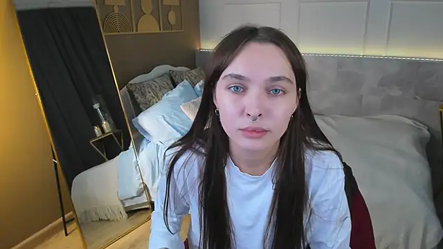 Snapshot of ChloeSunny chatting on 05-30-26, 02:03 ChloeSunny online show from 05-30-26, 02:03
