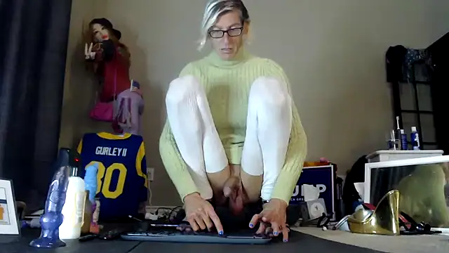 Snapshot of Taylorsexbot chatting on 12-13-24, 01:37 Taylorsexbot online show from 12-13-24, 01:37