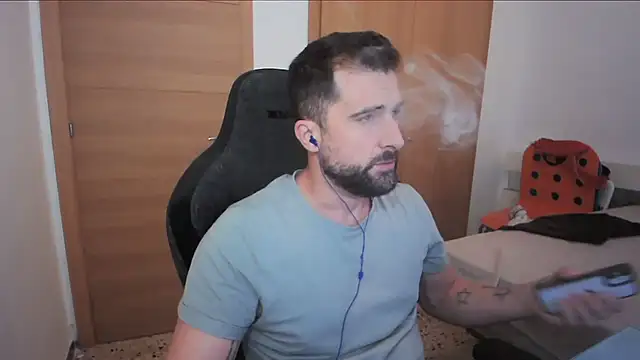 Snapshot of alex877x chatting on 10-10-25, 07:07 alex877x online show from 10-10-25, 07:07