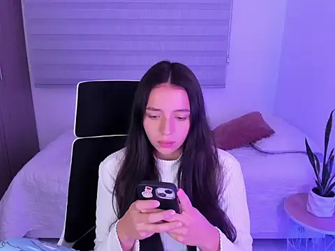 Snapshot of Camila_ec2 chatting on 02-25-26, 02:10 Camila ec2 online show from 02-25-26, 02:10