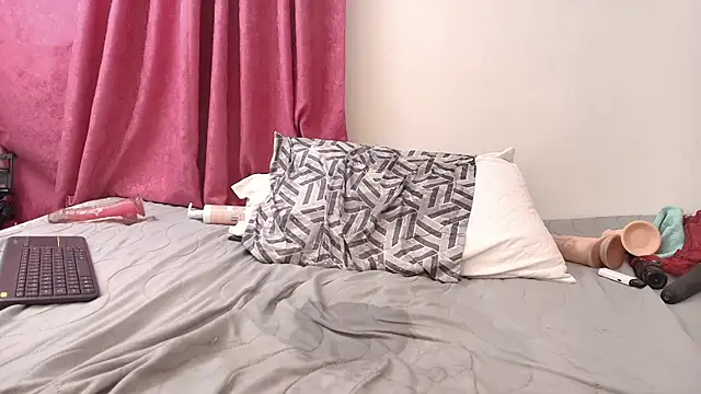 julia sweet 1 online show from 01-18-26, 11:30