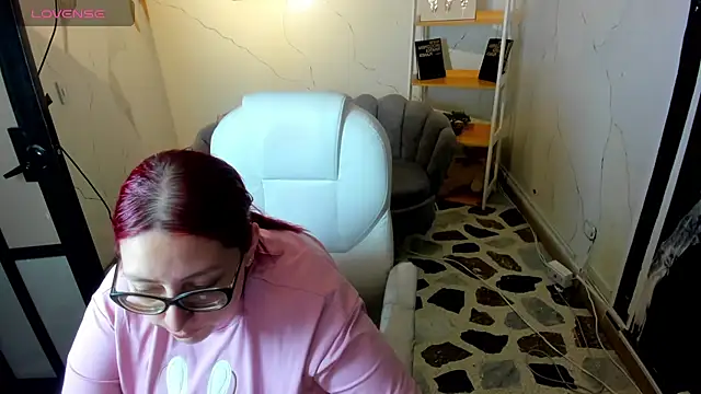 Snapshot of NiickyJones chatting on 09-13-25, 09:14 NiickyJones online show from 09-13-25, 09:14