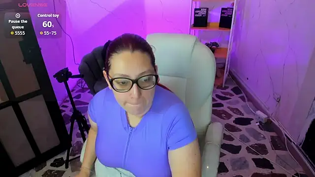 Snapshot of NiickyJones chatting on 09-18-25, 09:06 NiickyJones online show from 09-18-25, 09:06