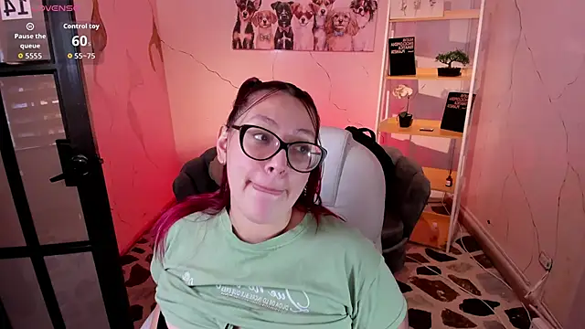 Snapshot of NiickyJones chatting on 10-18-25, 04:19 NiickyJones online show from 10-18-25, 04:19