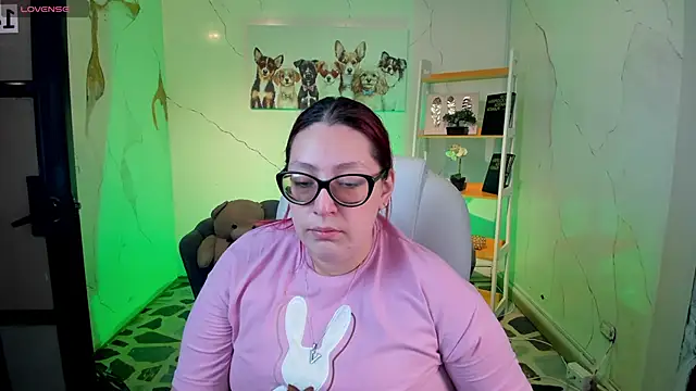 Snapshot of NiickyJones chatting on 11-17-25, 05:41 NiickyJones online show from 11-17-25, 05:41