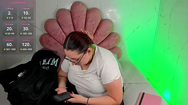 Snapshot of NiickyJones chatting on 02-06-26, 10:24 NiickyJones online show from 02-06-26, 10:24