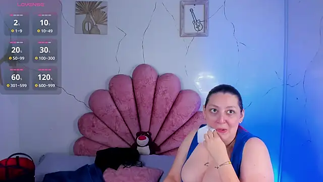 Snapshot of NiickyJones chatting on 02-13-26, 12:06 NiickyJones online show from 02-13-26, 12:06