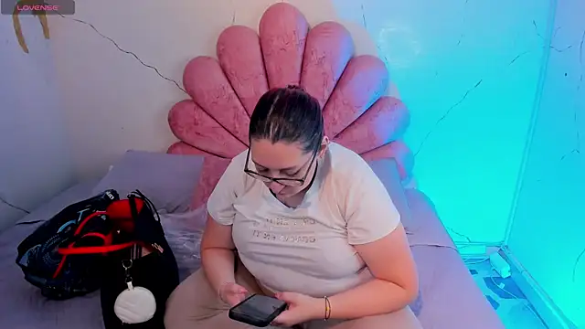 Snapshot of NiickyJones chatting on 02-13-26, 11:01 NiickyJones online show from 02-13-26, 11:01