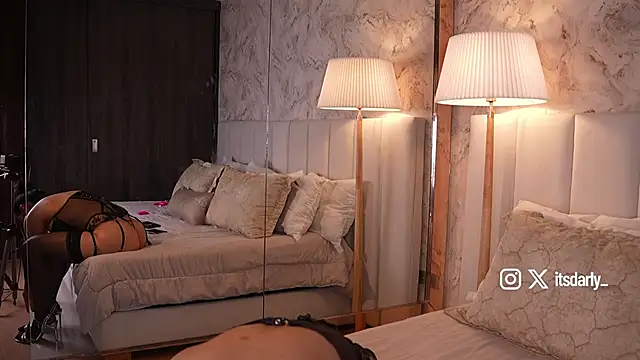 Rosalie vega online show from 04-18-26, 01:31