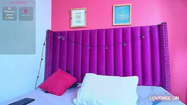 littlee emilyy  online show from 12-12-24, 03:05