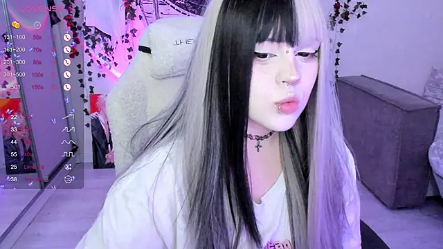 SelenaCute online show from 11-23-25, 12:05