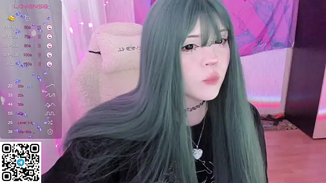 Snapshot of SelenaCute chatting on 05-13-26, 06:00 SelenaCute online show from 05-13-26, 06:00