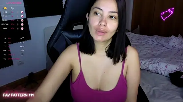 Snapshot of AnnaQueen chatting on 05-04-26, 02:29 AnnaQueen online show from 05-04-26, 02:29