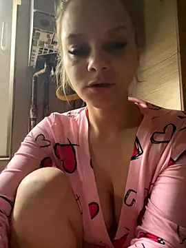 Snapshot of Tasty_Shape chatting on 10-26-25, 06:19 Tasty Shape online show from 10-26-25, 06:19