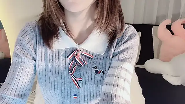 Snapshot of lvy-w chatting on 02-12-25, 04:00 lvy-w online show from 02-12-25, 04:00