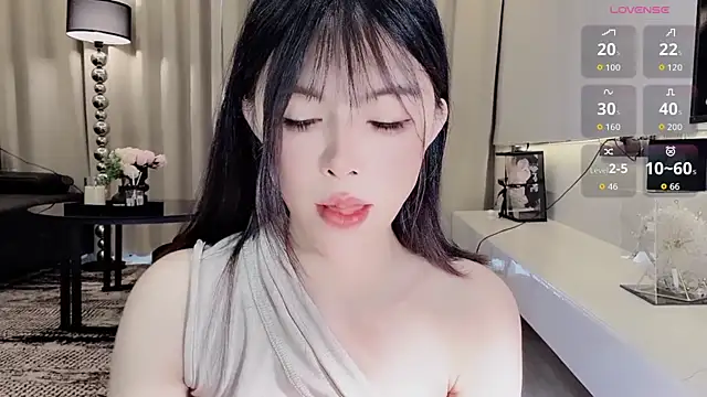 Snapshot of lvy-w chatting on 06-25-26, 05:07 lvy-w online show from 06-25-26, 05:07