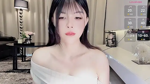 Snapshot of lvy-w chatting on 06-25-26, 05:12 lvy-w online show from 06-25-26, 05:12