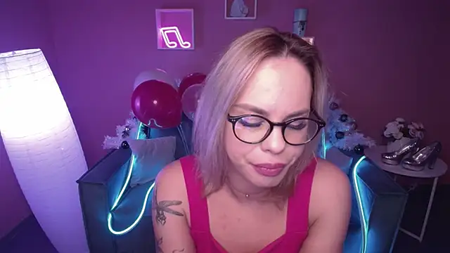 Snapshot of RikaRaily chatting on 12-27-24, 10:34 RikaRaily online show from 12-27-24, 10:34