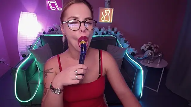 Snapshot of RikaRaily chatting on 01-07-25, 08:56 RikaRaily online show from 01-07-25, 08:56