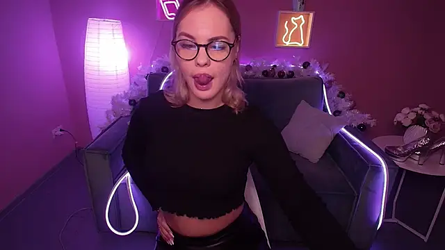 Snapshot of RikaRaily chatting on 01-17-25, 08:02 RikaRaily online show from 01-17-25, 08:02