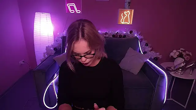 Snapshot of RikaRaily chatting on 01-17-25, 11:06 RikaRaily online show from 01-17-25, 11:06