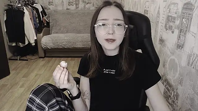 AmeliaKamishiro online show from 01-10-25, 04:30