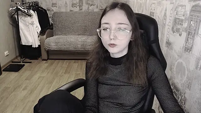 AmeliaKamishiro online show from 01-19-25, 06:10