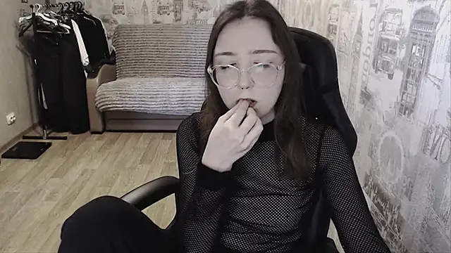 AmeliaKamishiro online show from 01-21-25, 12:07