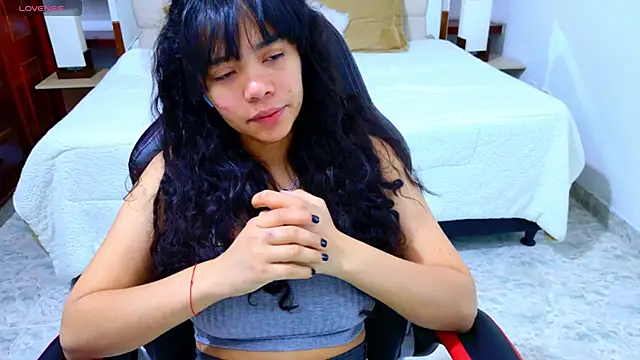 laureentt  online show from 12-22-25, 03:14