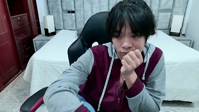 laureentt  online show from 03-21-26, 08:19