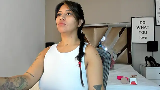 sharlott18 online show from 01-02-25, 12:03