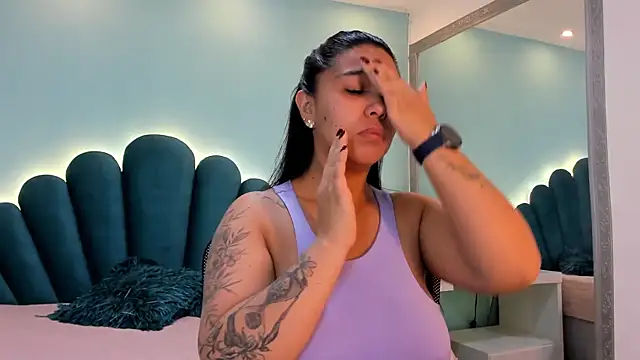 sharlott18 online show from 11-30-25, 12:42