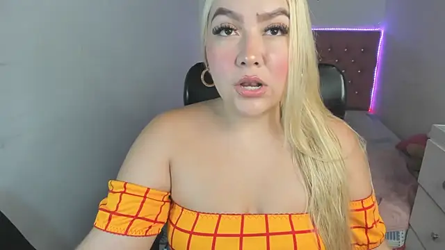 Snapshot of Celeste__sweetx chatting on 05-26-26, 06:04 Celeste sweetx online show from 05-26-26, 06:04