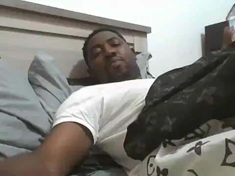 Snapshot of Tonton1988 chatting on 02-25-25, 02:44 Tonton1988 online show from 02-25-25, 02:44