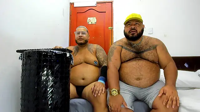 Snapshot of Latino_bigcock chatting on 11-26-25, 02:51 Latino bigcock online show from 11-26-25, 02:51