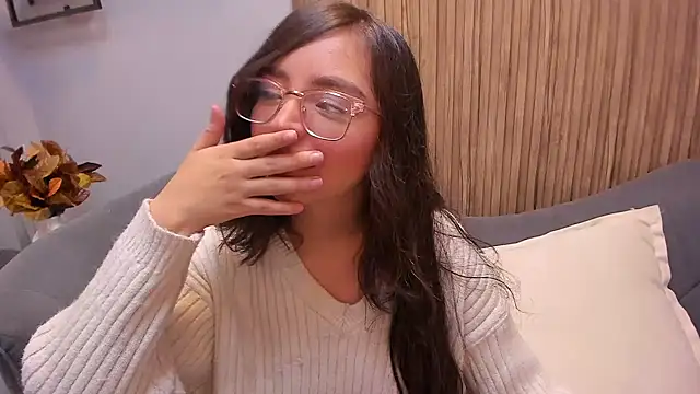 Eva Macalliter online show from 12-18-24, 03:26