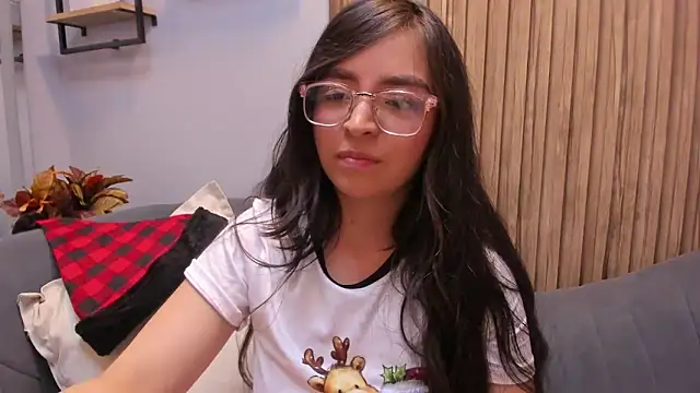 Eva Macalliter online show from 12-24-24, 07:06