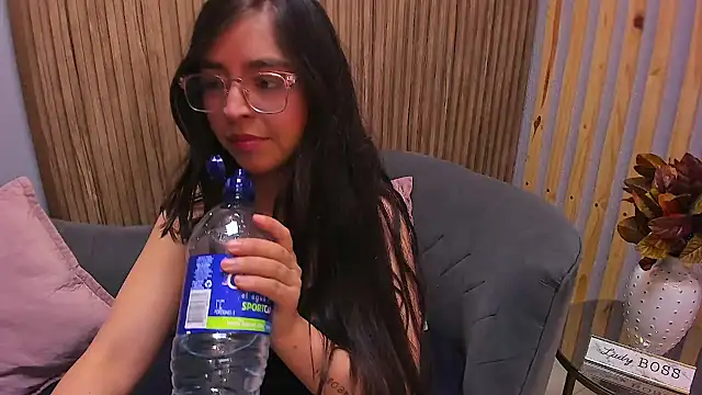 Eva Macalliter online show from 02-09-25, 03:22