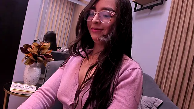 Eva Macalliter online show from 11-05-25, 03:39